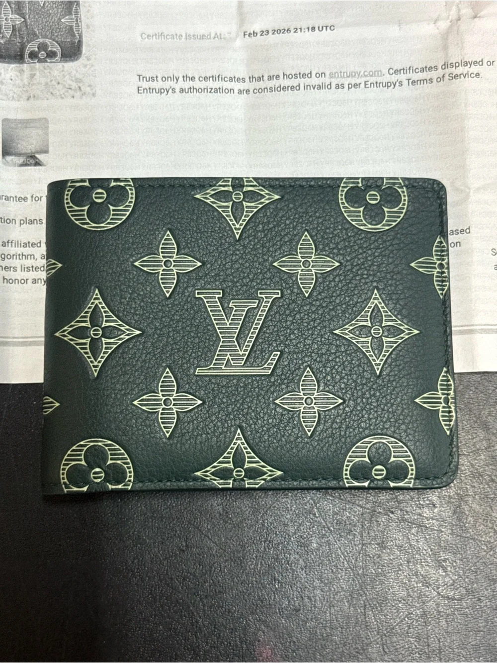 NEW RARE! Louis Vuitton LV Monogram Canvas Bi-Fold Wallet luxury card holder